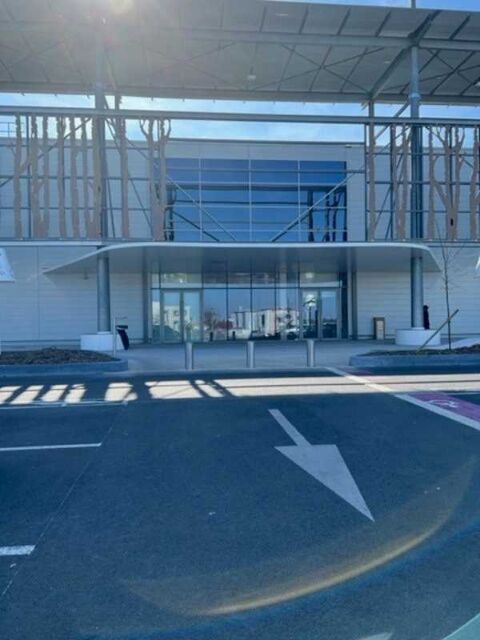 Locaux Commerciaux - A LOUER - 586 m² non divisibles 7811 77340 Pontault combault