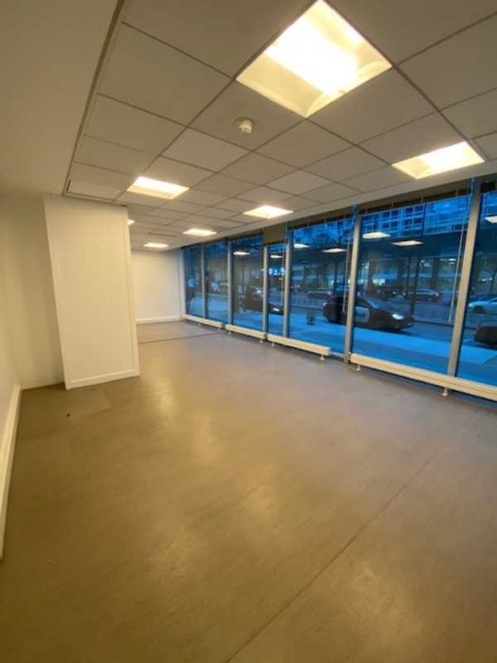   Bureaux - A LOUER - 54 m non divisibles 