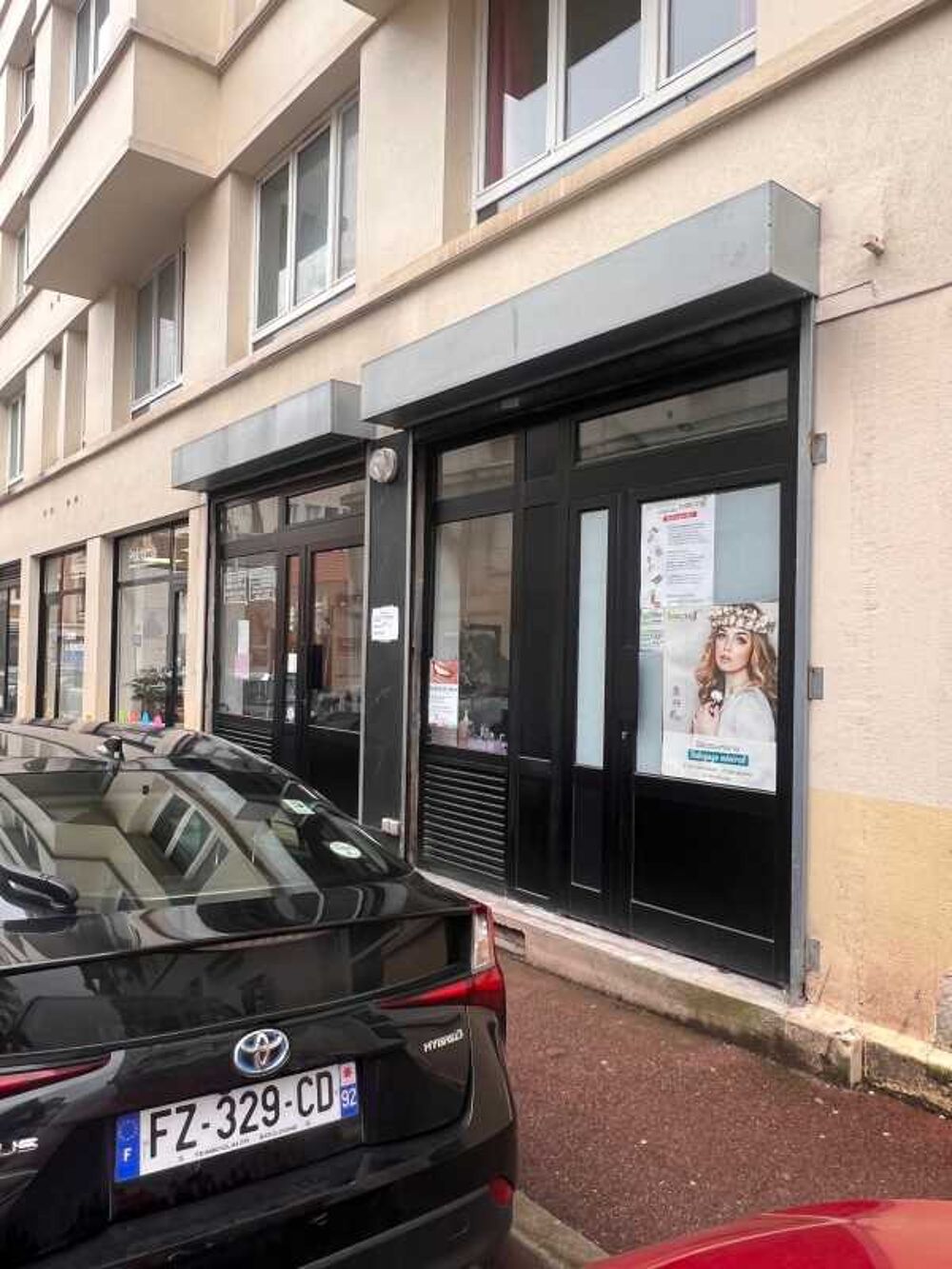   Locaux Commerciaux - A VENDRE - 55 m non divisibles 