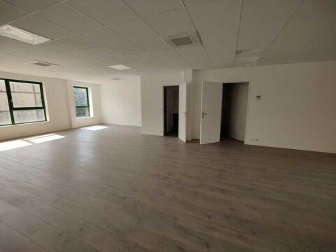   Bureaux - A LOUER - 945 m² divisibles à partir de 142 m² 