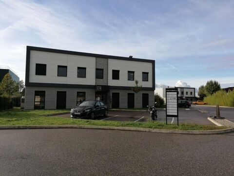 IDEALEMENT PLACE ET RECENT 1 118 m² - 1 119 m² non divisibles 9332 69800 Saint priest