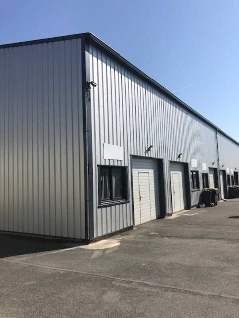 Locaux d'Activités - A LOUER - 180 m² divisibles à partir de 60 m² 2399 60330 Lagny le sec