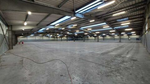   Locaux d'activité - A LOUER - 4 000 m² non divisibles 