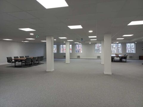 AU PIED DES TRANSPORTS EN COMMUN - 1 896 m² divisibles à partir de 145 m² 2078066 59100 Roubaix