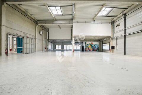   Locaux d'activité - A LOUER - 2 035 m² non divisibles 