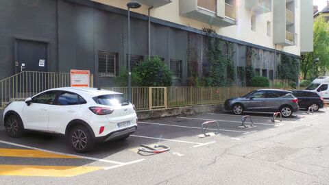  Parking / Garage  louer 