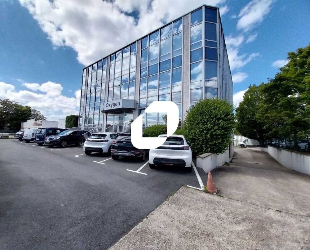   Bureaux - A LOUER - 82 m divisibles  partir de 12 m 