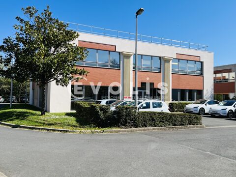 Bureaux - A LOUER - 300 m² divisibles à partir de 143 m² 2625 77184 Emerainville