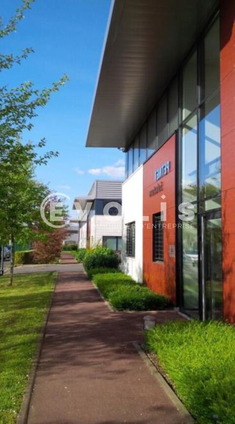   Locaux d'activit - A LOUER - 1148 m non divisibles 