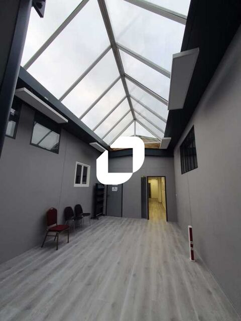 PETITE SURFACE DE BUREAU ZONE D'ACTIVITE ACHERES - 80 m² non divisibles 787 78260 Acheres