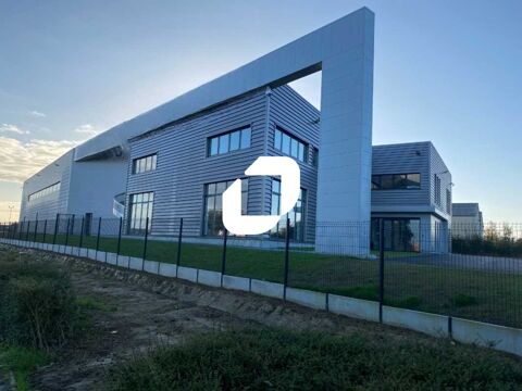 VISIBILITE SUR UN AXE PASSANT - 2 100 m² divisibles à partir de 1 250 m² 2140000 59270 Godewaersvelde