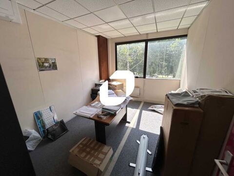Bureaux - A LOUER - 122 m² non divisibles 1300 77400 Saint thibault des vignes