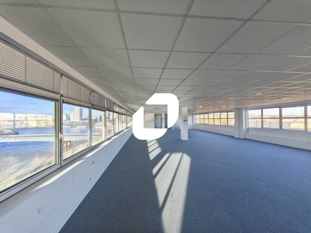   Bureaux - A LOUER - 1300 m divisibles  partir de 348 m 