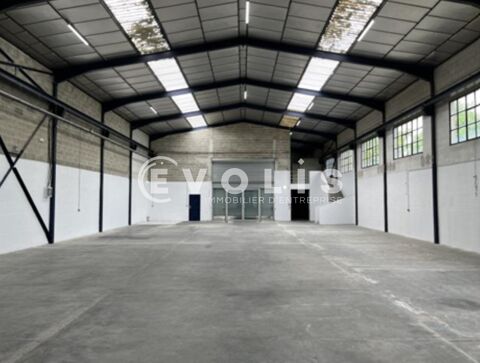   Locaux d'activit - A LOUER - 670 m non divisibles 