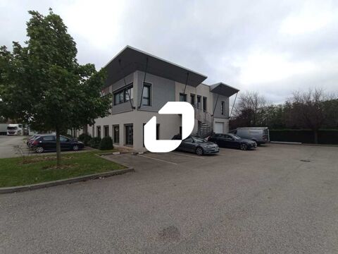 LOCAL MIXTE IDEALEMENT PLACE - 216 m² non divisibles 2000 69800 Saint priest