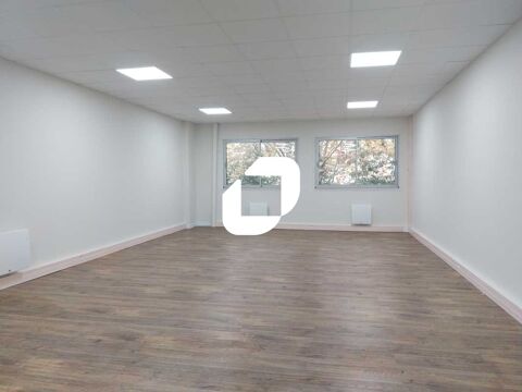 Bureaux - A LOUER - 76 m² non divisibles 608 78180 Montigny le bretonneux