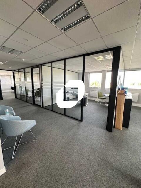 SURFACE DE BUREAUX BELLES PRESTATIONS - 145 m² non divisibles 295000 78100 Saint germain en laye