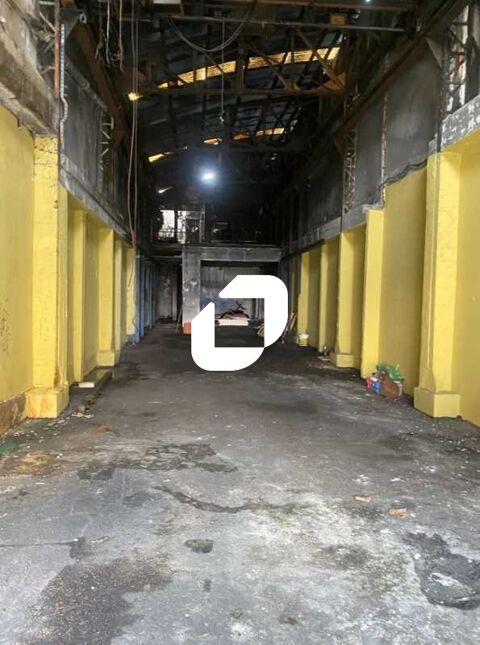 Entrepôts - A VENDRE - 200 m² non divisibles 650000 93100 Montreuil