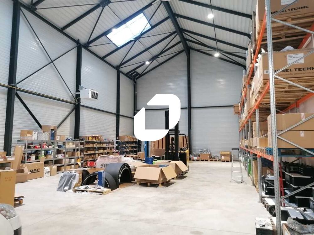   Locaux d'Activits - A VENDRE - 1114 m non divisibles 