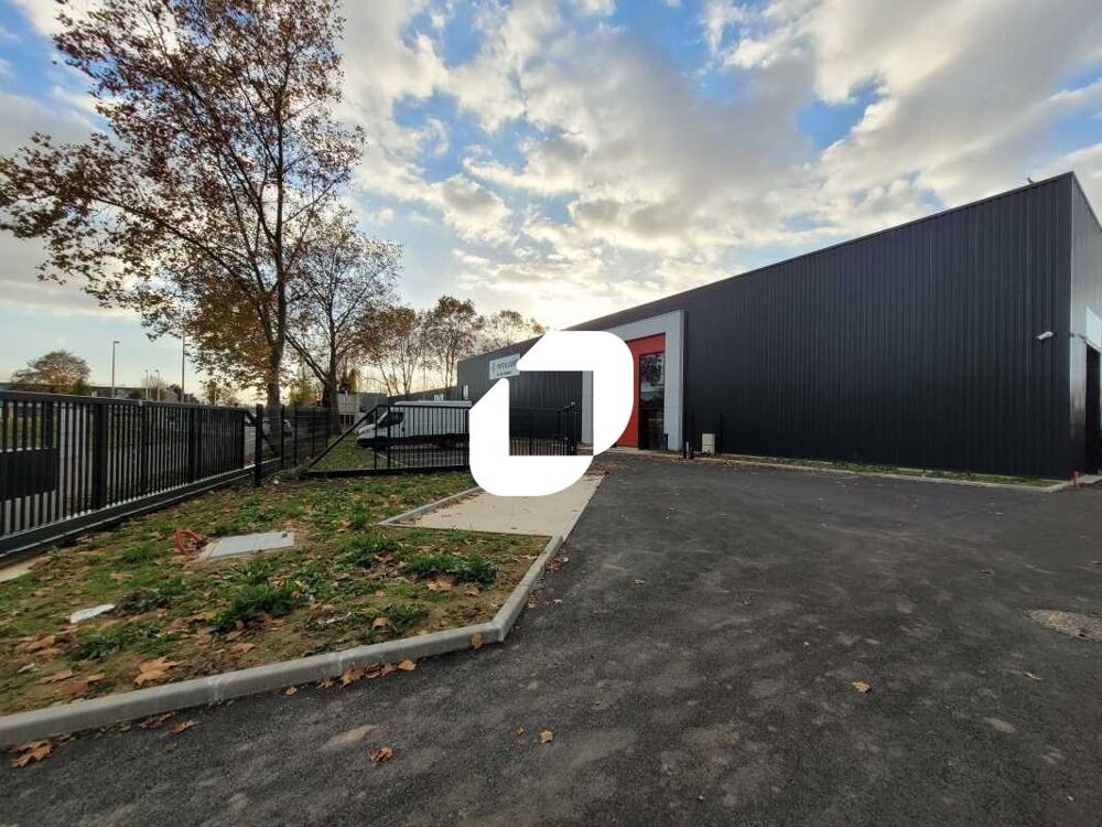   Locaux d'Activits - A LOUER - 415 m non divisibles 
