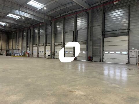 Entrepôt proche N104 à louer - 6 200 m² non divisibles 31000 77380 Combs la ville