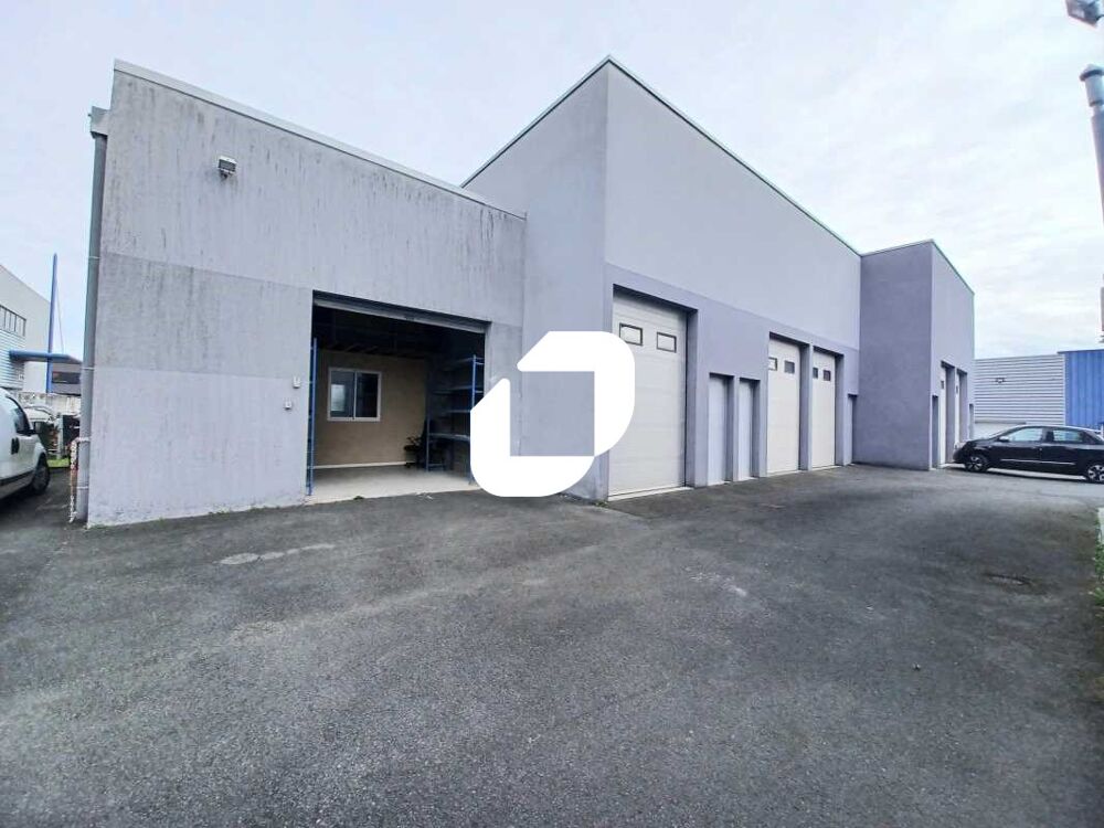   Locaux d'Activits - A LOUER - 240 m divisibles  partir de 105 m 