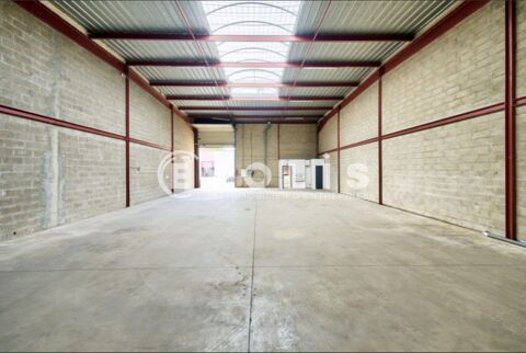   Locaux d'activit - A LOUER - 380 m non divisibles 