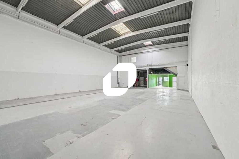   Locaux d'Activits - A LOUER - 818 m divisibles  partir de 368 m 