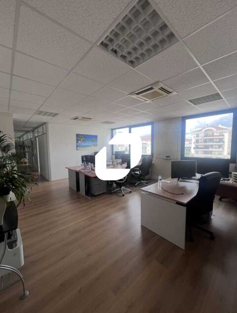 Bureaux - A VENDRE - 103 m² non divisibles 330000 77600 Bussy saint georges
