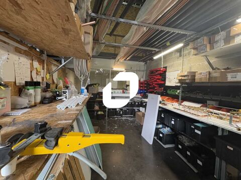 Locaux d'Activités - A LOUER - 73 m² non divisibles 900 33150 Cenon