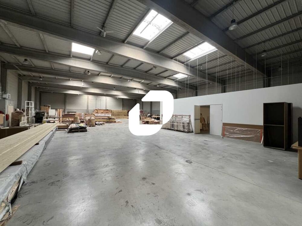  Locaux d'Activits - A LOUER - 2060 m non divisibles 