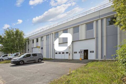 Locaux rénovés - 1 750 m² divisibles à partir de 673 m² 17500 91090 Lisses