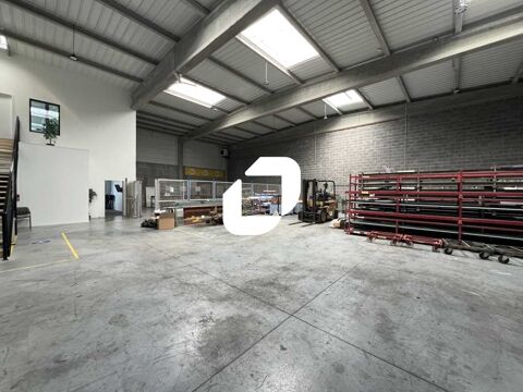   Locaux d'Activits - A LOUER - 685 m non divisibles 