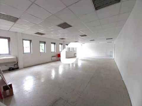 A PROXIMITE DES GRANDS AXES - 300 m² divisibles à partir de 83 m² 2750 78180 Montigny le bretonneux