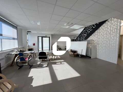   Locaux d'Activits - A LOUER - 2060 m non divisibles 