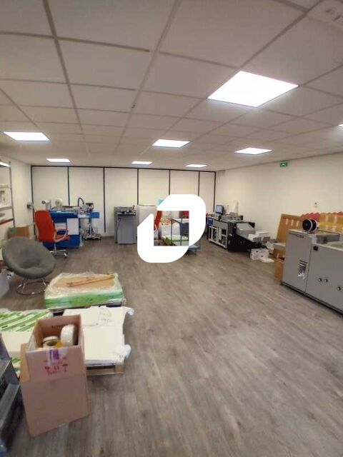 Bureaux - A LOUER - 223 m² non divisibles 1755 77185 Lognes