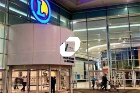 Locaux Commerciaux - A LOUER - 93 m² non divisibles 2335 95520 Osny