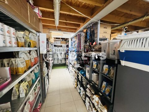 Locaux commerciaux - A LOUER - 200 m² non divisibles 3500 77340 Pontault combault