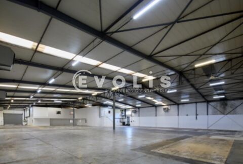   Locaux d'activit - A LOUER - 2348 m non divisibles 