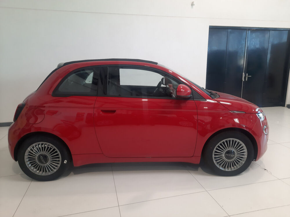 500 E BEV 24KWH C (RED) 2024 occasion 76360 Barentin