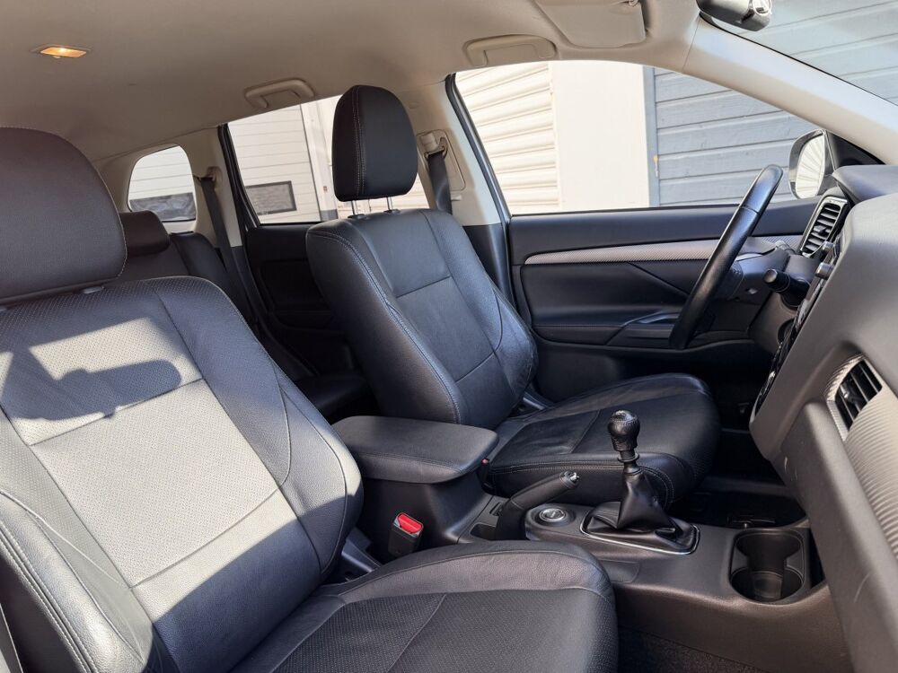 Outlander 2.2 DI-D 4WD camera/gps/cuir/7places 2015 occasion 53210 Soulg&eacute;-sur-Ouette