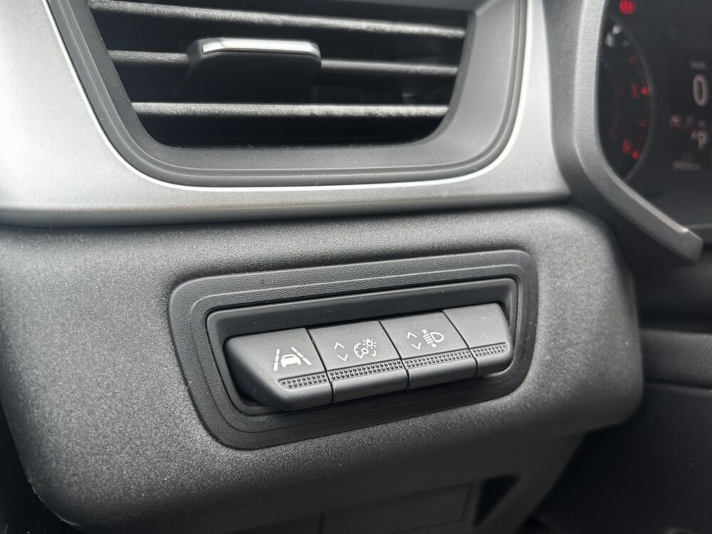 Captur Business Blue dCi 115 EDC DISTRIBUTION OK 2020 occasion 86440 Mign&eacute;-Auxances