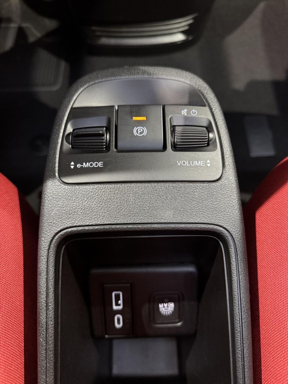 500 C 24kWh (Red) 2023 occasion 76360 Barentin