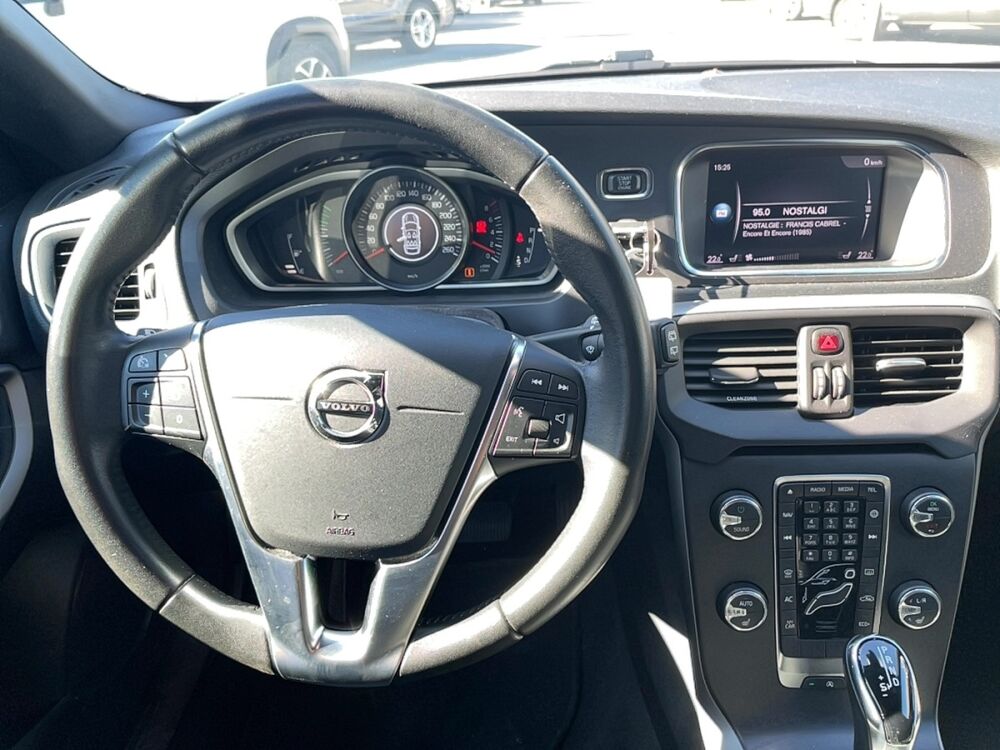 V40 T2 122 Geartronic 6 R-Design 2019 occasion 40600 Biscarrosse