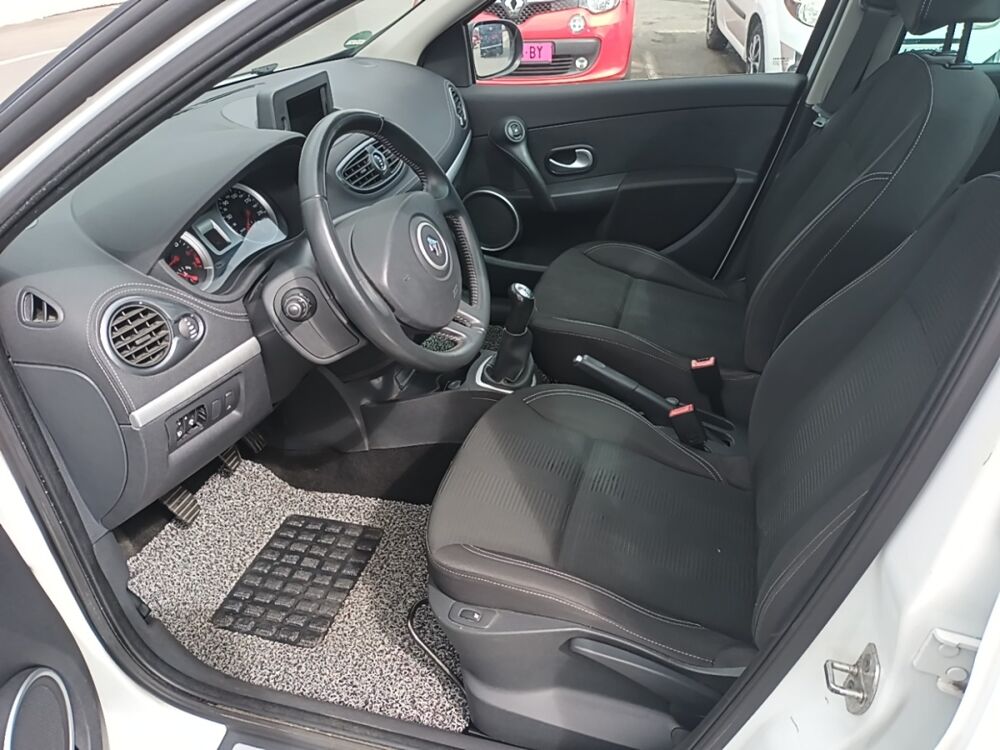 Clio Dynamique TomTom 1.2 TCE 100 Eco2 2011 occasion 35210 Ch&acirc;tillon-en-Vendelais