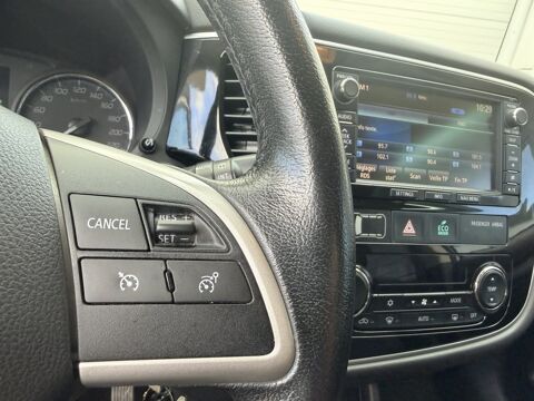 Outlander 2.2 DI-D 4WD camera/gps/cuir/7places 2015 occasion 53210 Soulg&eacute;-sur-Ouette