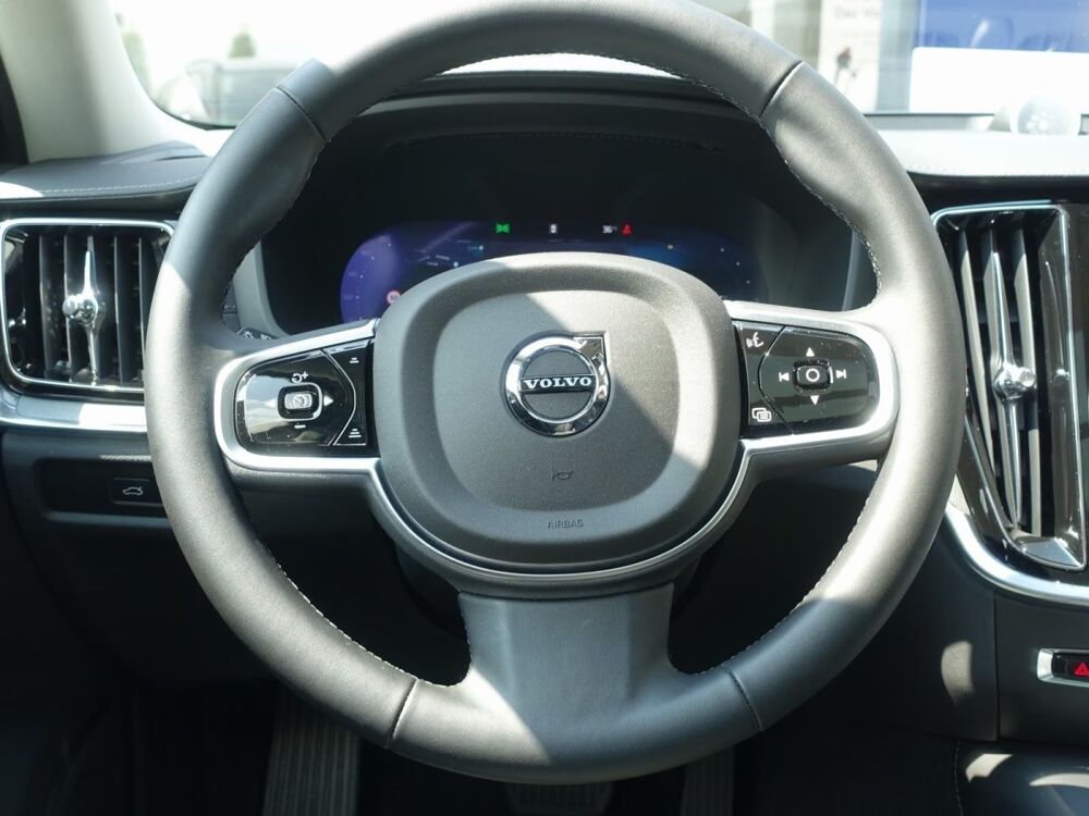 V60 PHEV T8 AWD Ultra Dark 455 ch Bowers Wilkins S. Ventil&eacute;s Aut 2025 occasion 69007 Lyon
