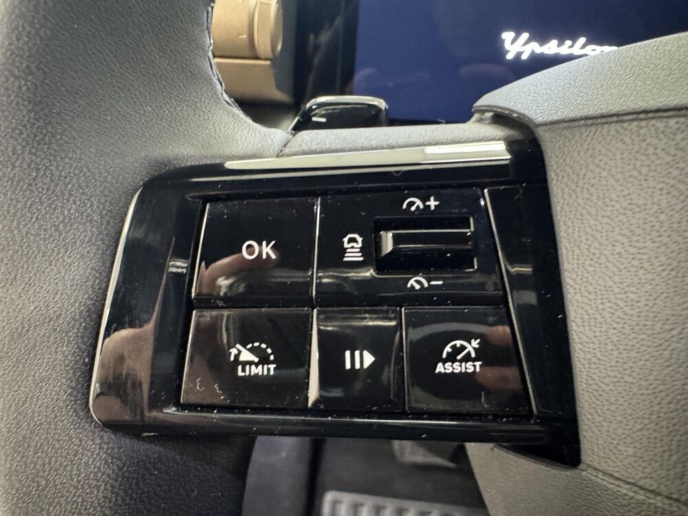 Ypsilon 1.2 Ibrida 100ch eDCT6 LX 2025 occasion 76360 Barentin