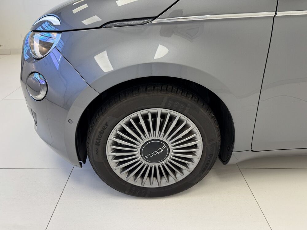 500 C 42kWh Pack Confort & Style 2023 occasion 76360 Barentin