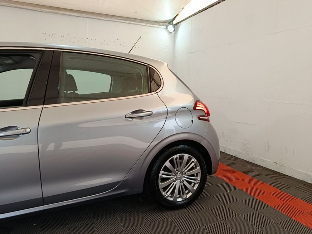 208 Puretech 82 ALLURE 2019 occasion 91580 &Eacute;tr&eacute;chy